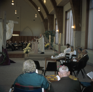 119059 Afbeelding van een dienst in de St.-Nicolaaskerk (Boerhaaveplein 1) te Utrecht.